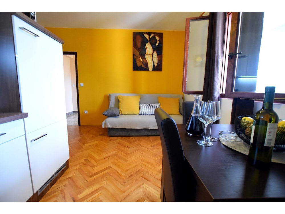 Apartments La Room