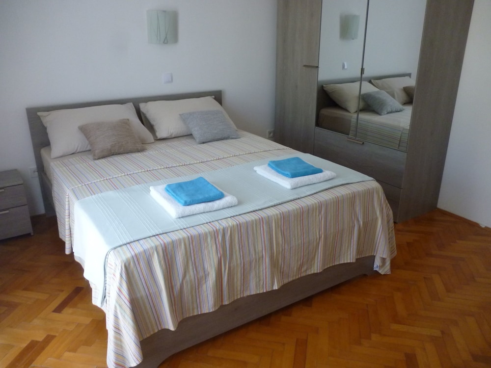 Apartments La Room