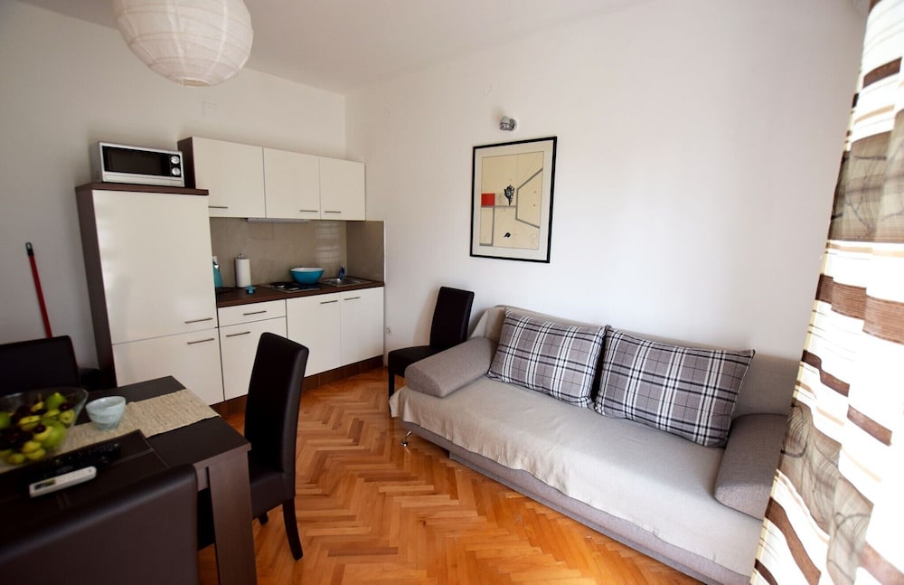 Apartments La Room