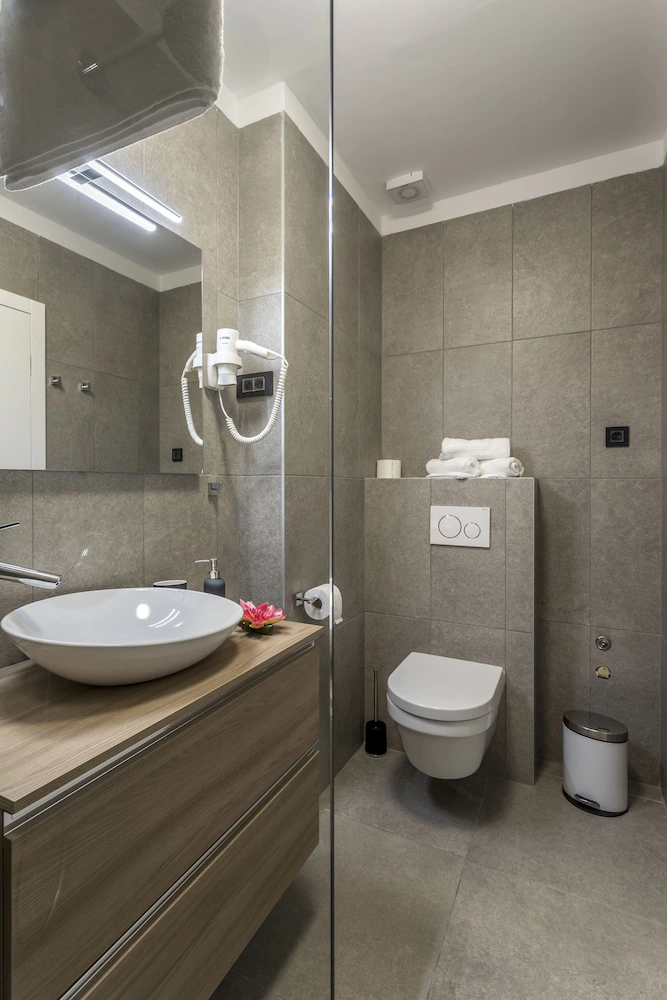 2 Nights Studios Apartments