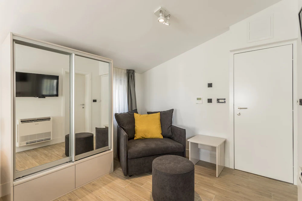 2 Nights Studios Apartments