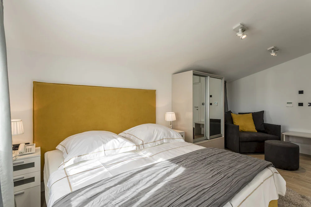 2 Nights Studios Apartments
