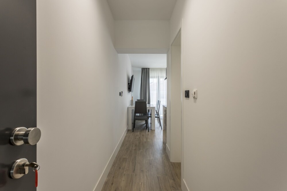 2 Nights Studios Apartments