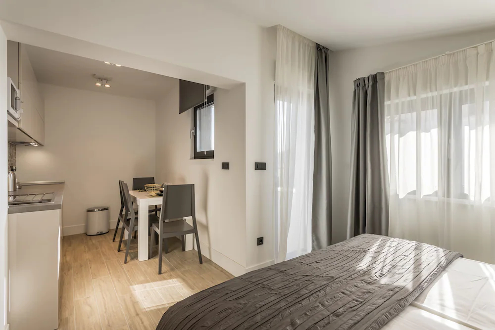 2 Nights Studios Apartments