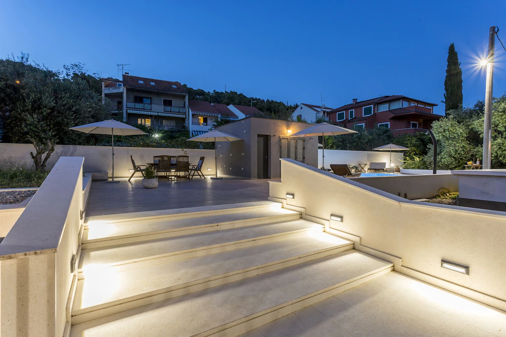2 Nights Studios Apartments
