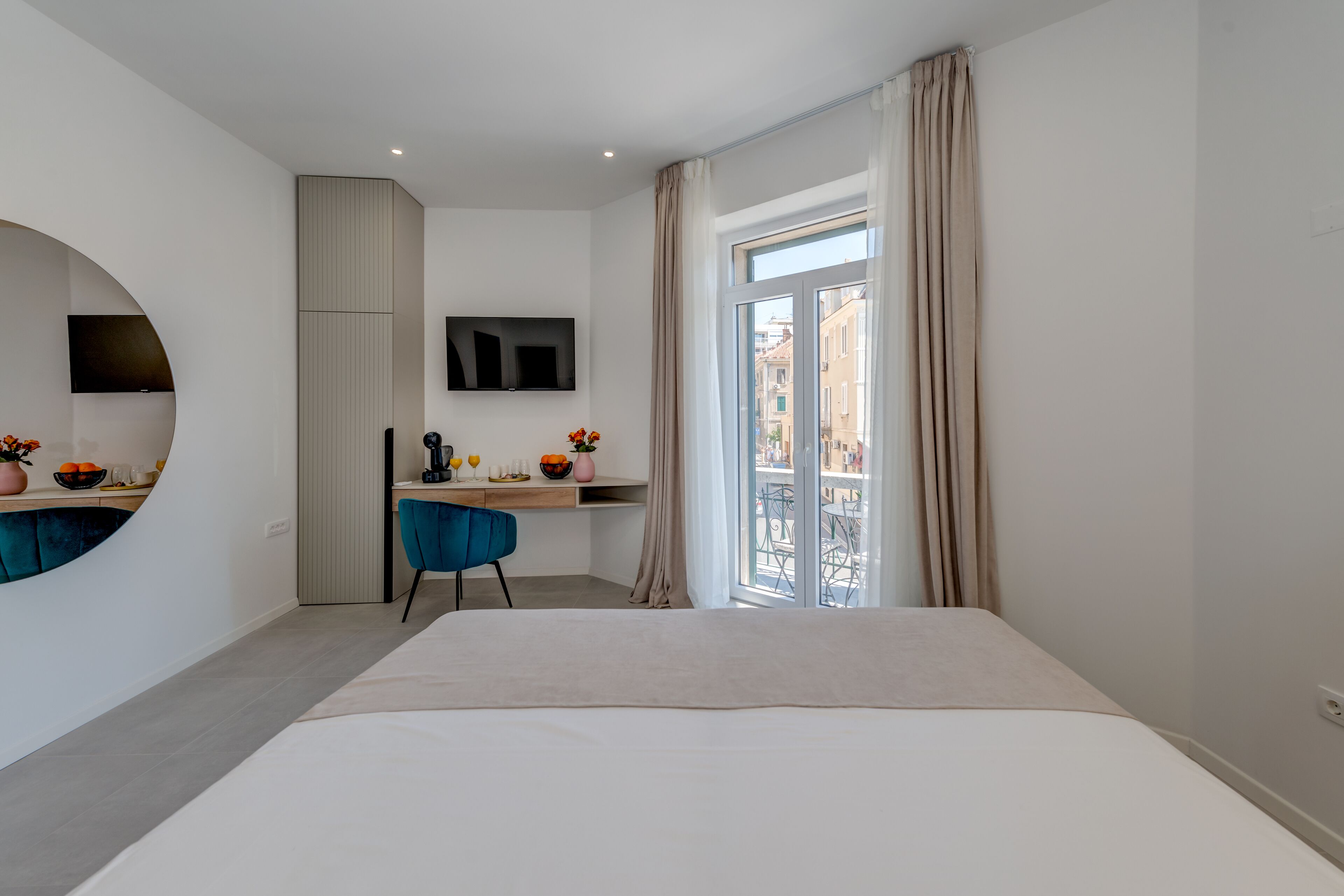 48 Rooms Split
