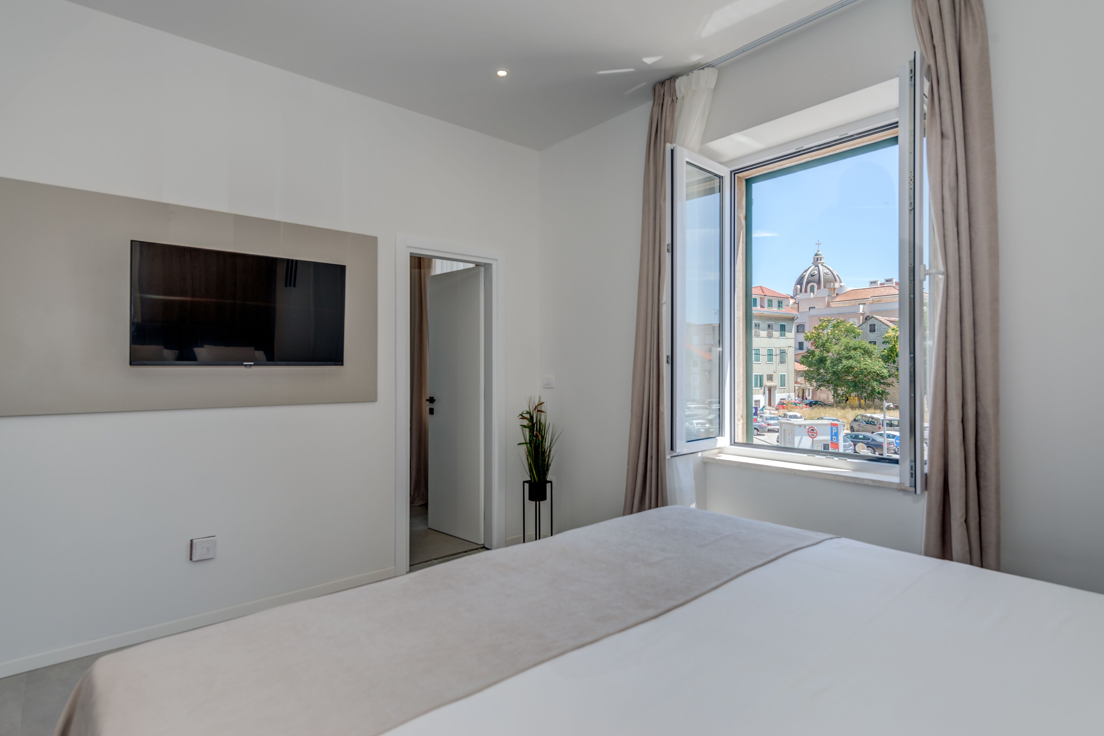 48 Rooms Split