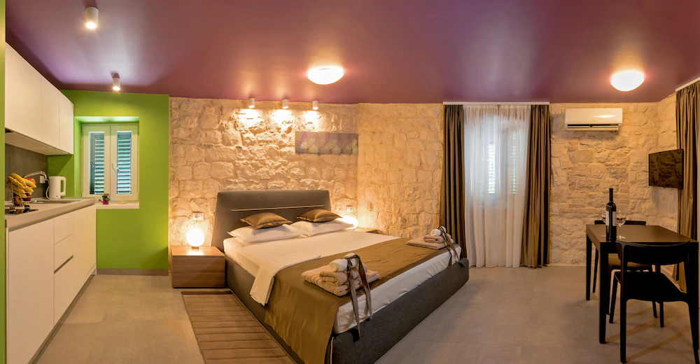 Annies Stone Studio & Room