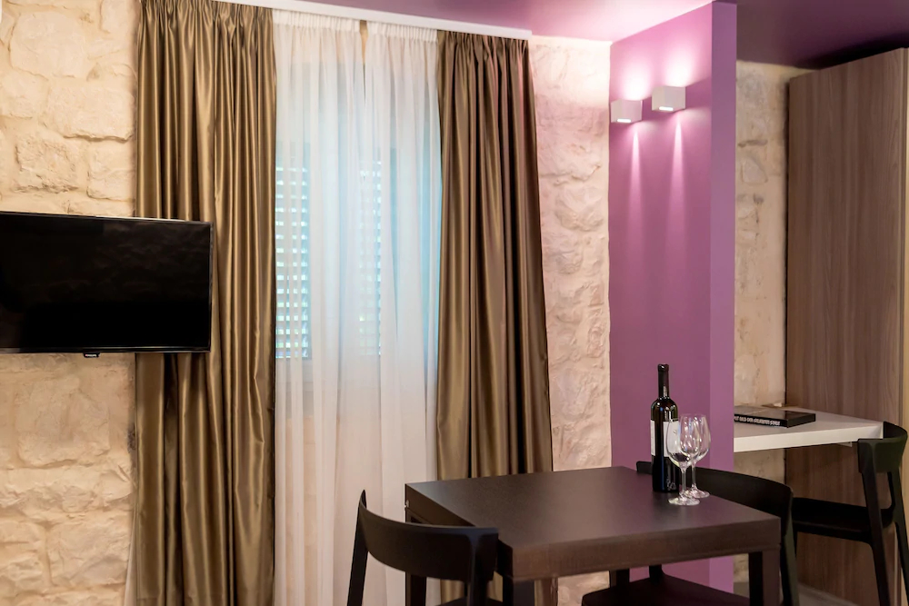 Annies Stone Studio & Room