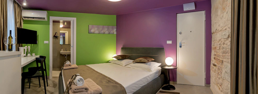 Annies Stone Studio & Room