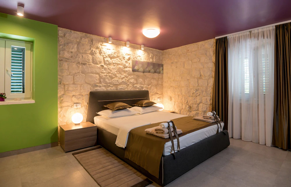 Annies Stone Studio & Room