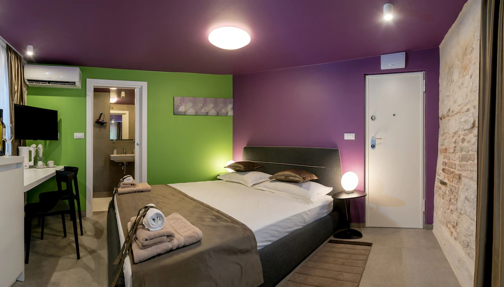 Annies Stone Studio & Room