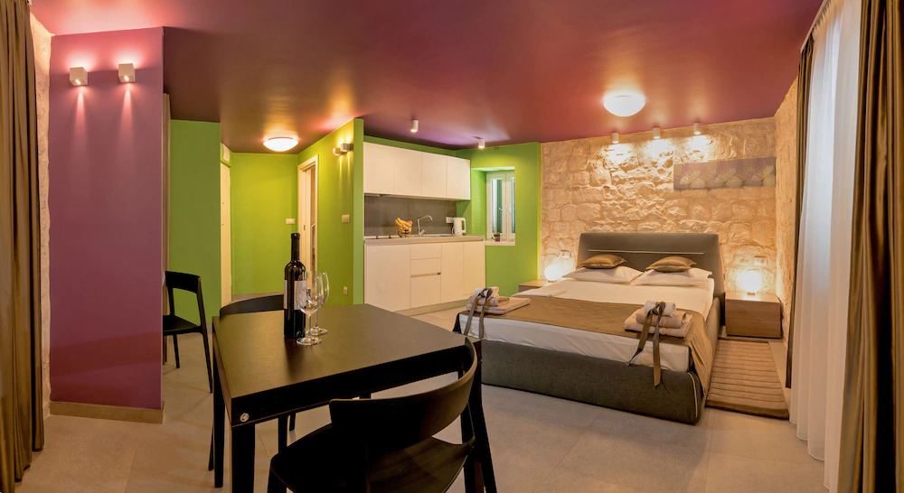 Annies Stone Studio & Room