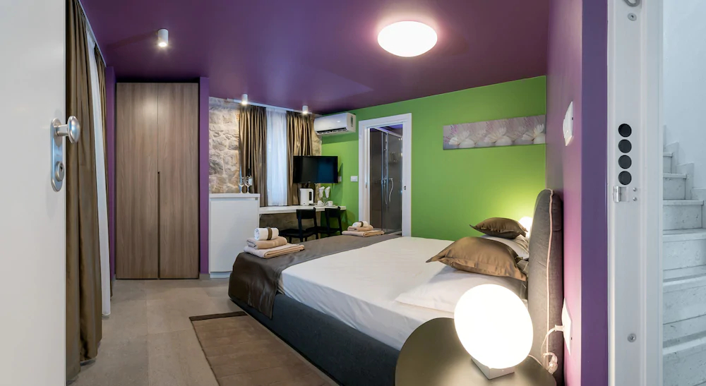 Annies Stone Studio & Room