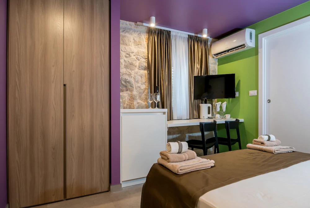 Annies Stone Studio & Room