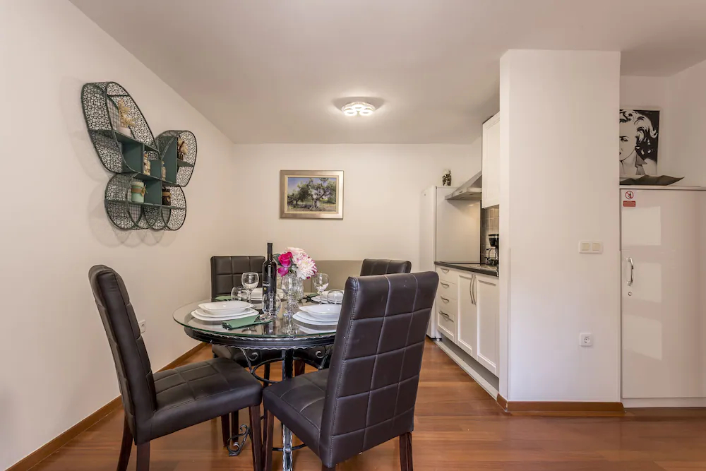 Apartments And Rooms Villa Erede