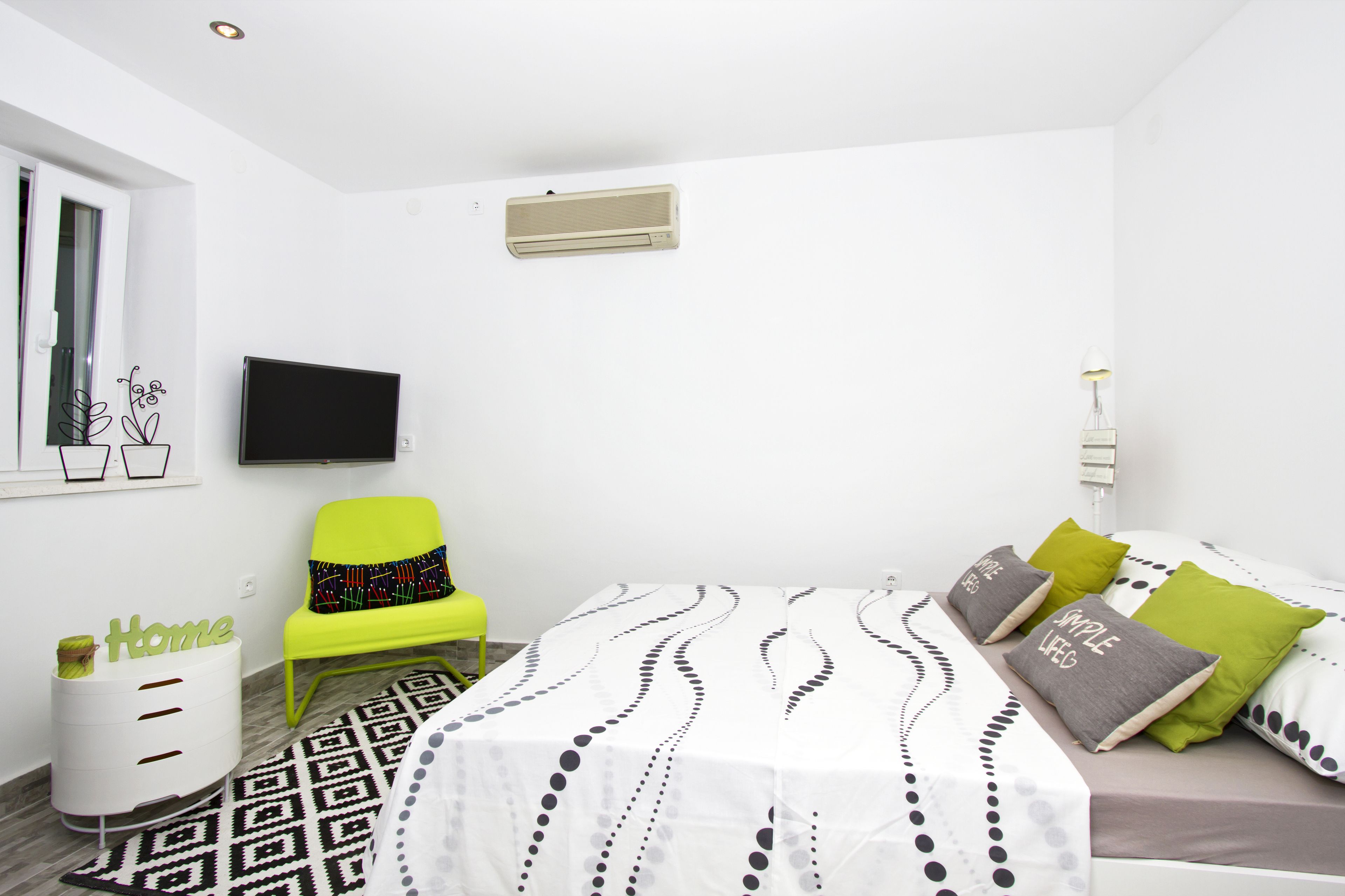 Apartment Shiny Love