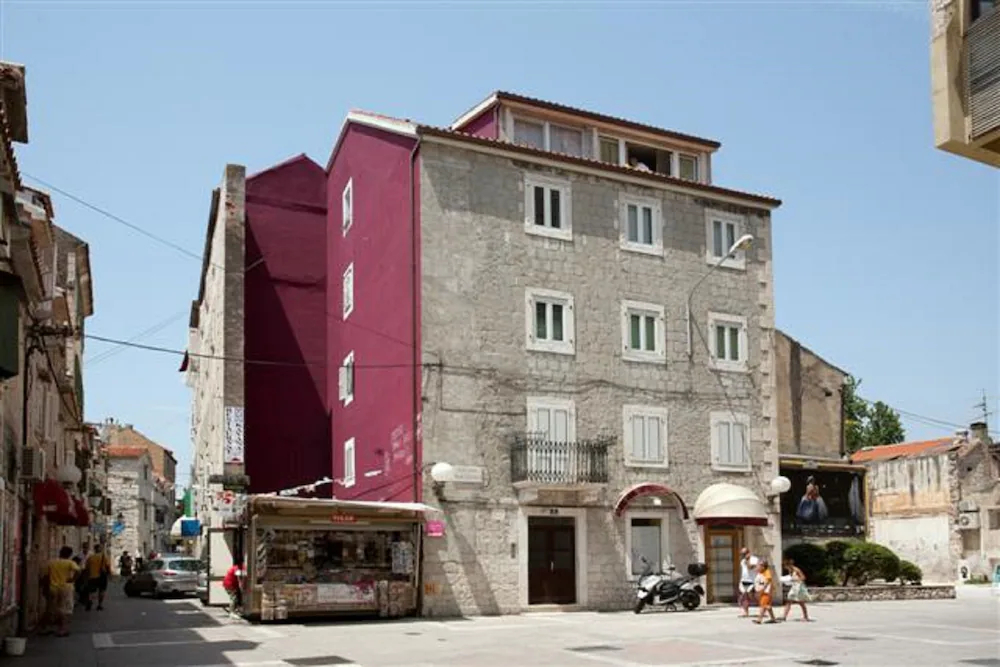 Apartments Tin