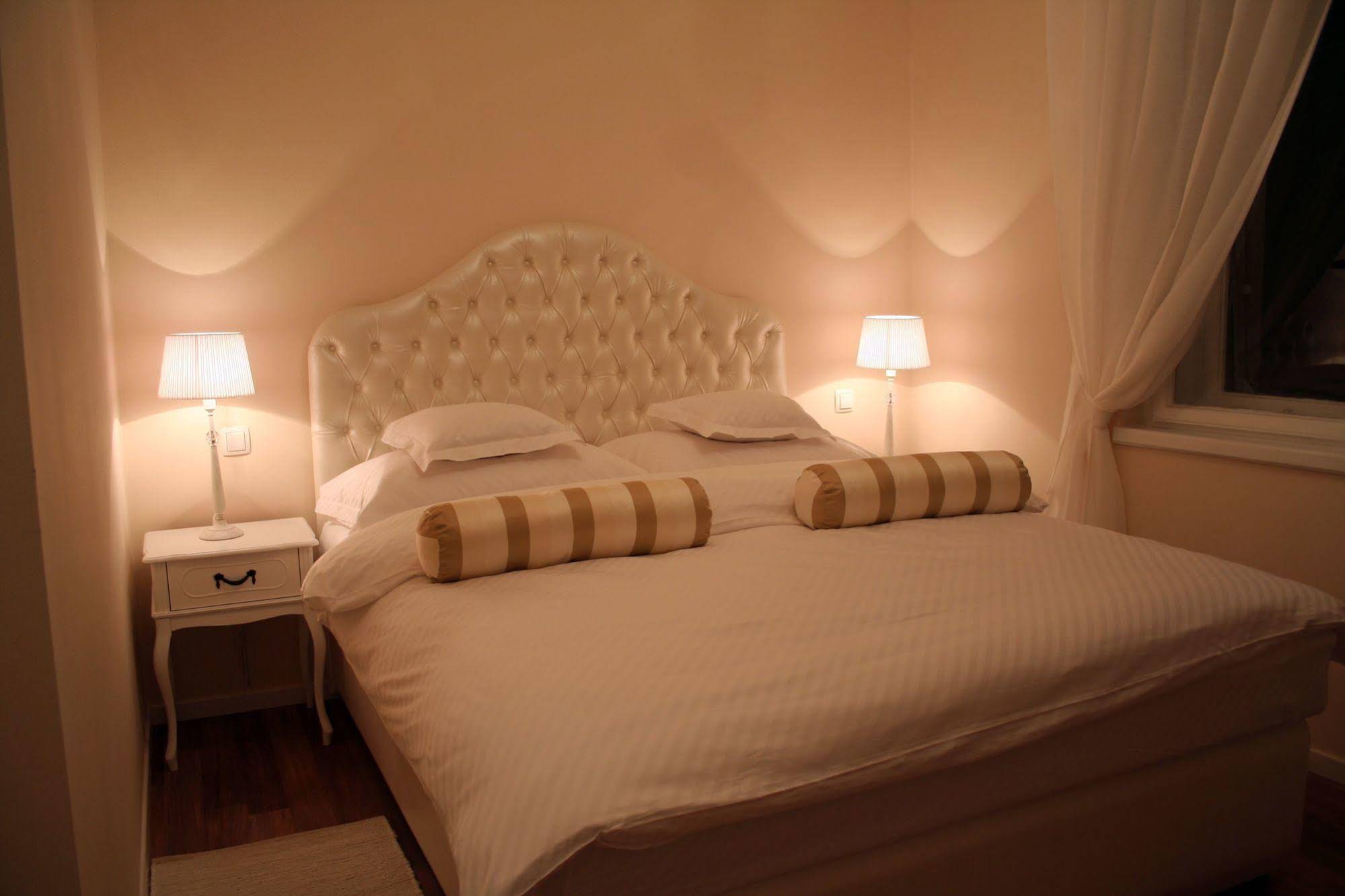 Banica Apartments & Rooms