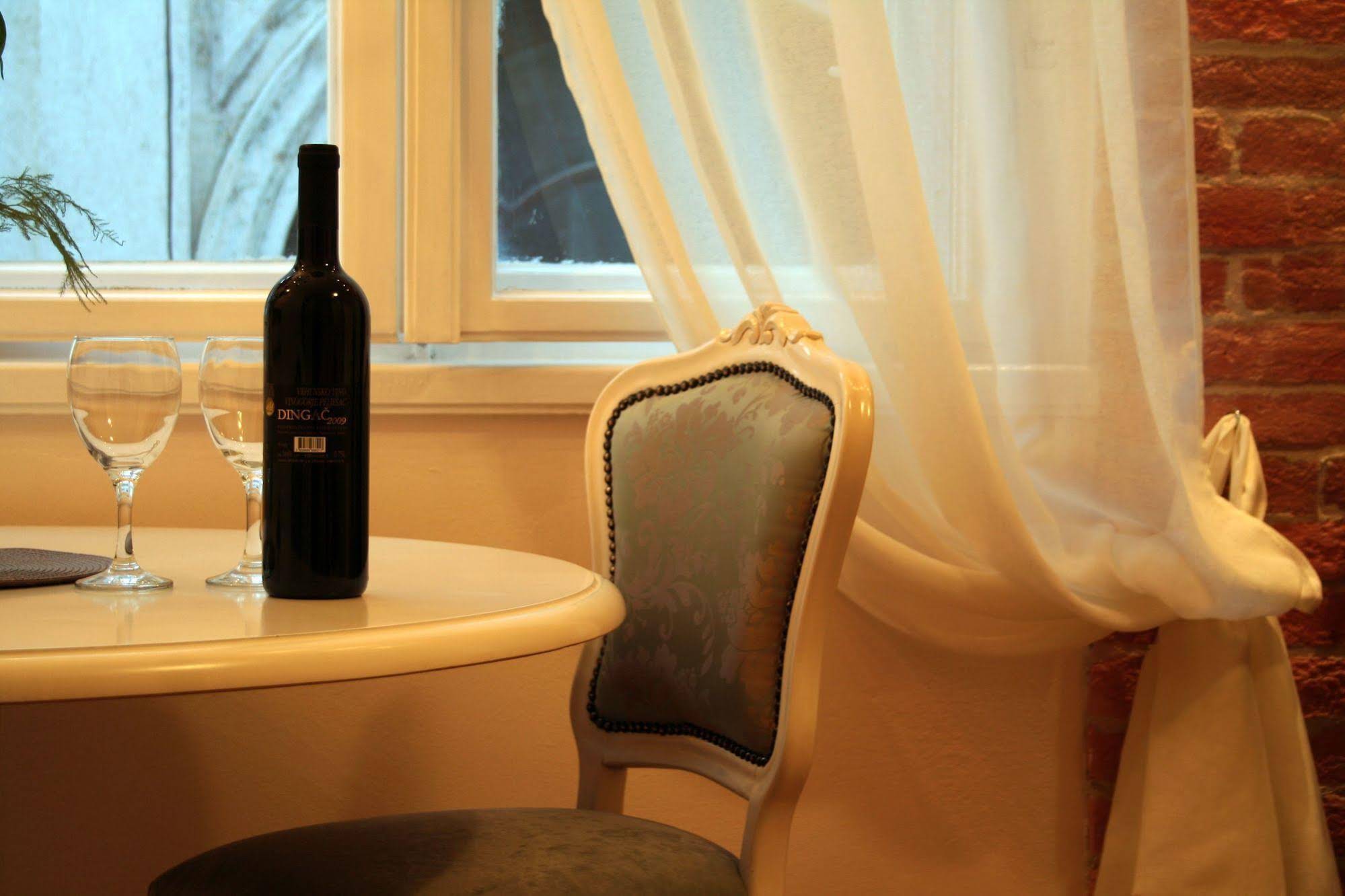 Banica Apartments & Rooms