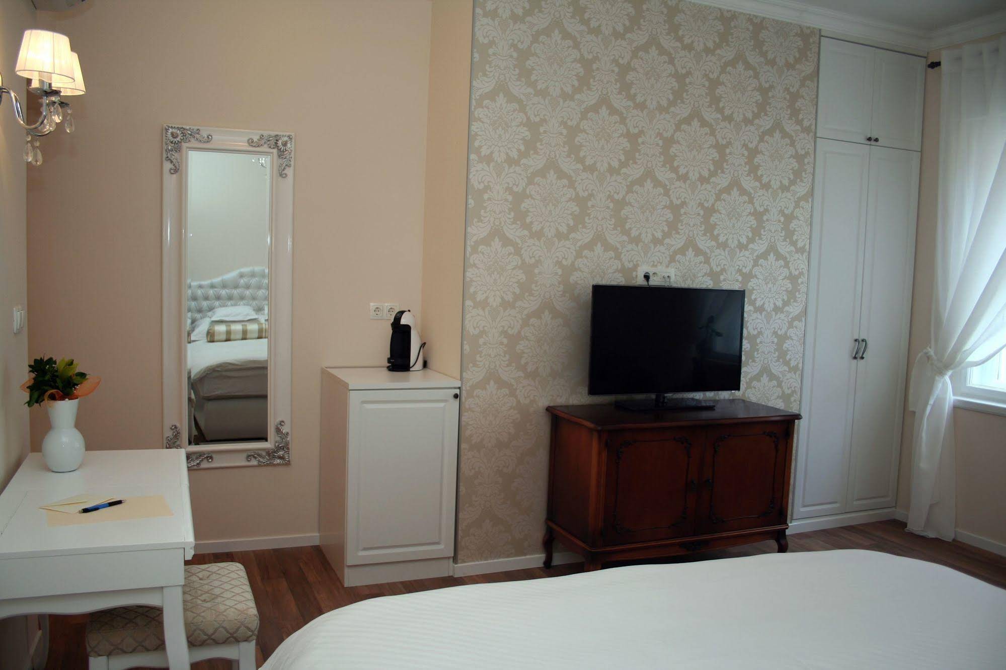 Banica Apartments & Rooms