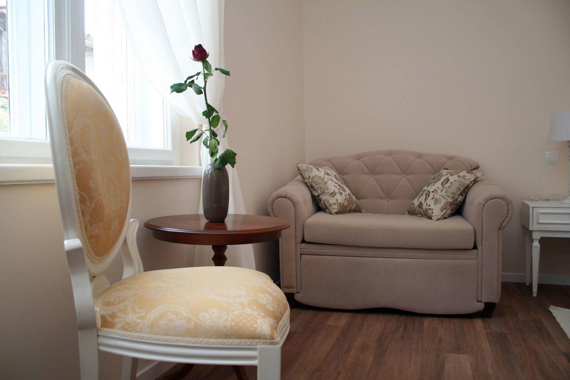 Banica Apartments & Rooms