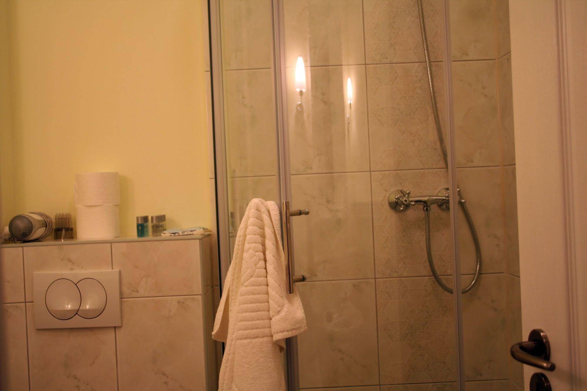 Banica Apartments & Rooms