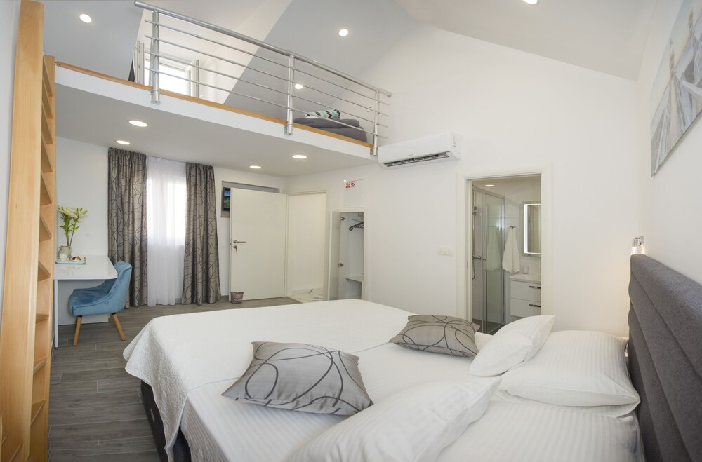 Central Old Town Rooms