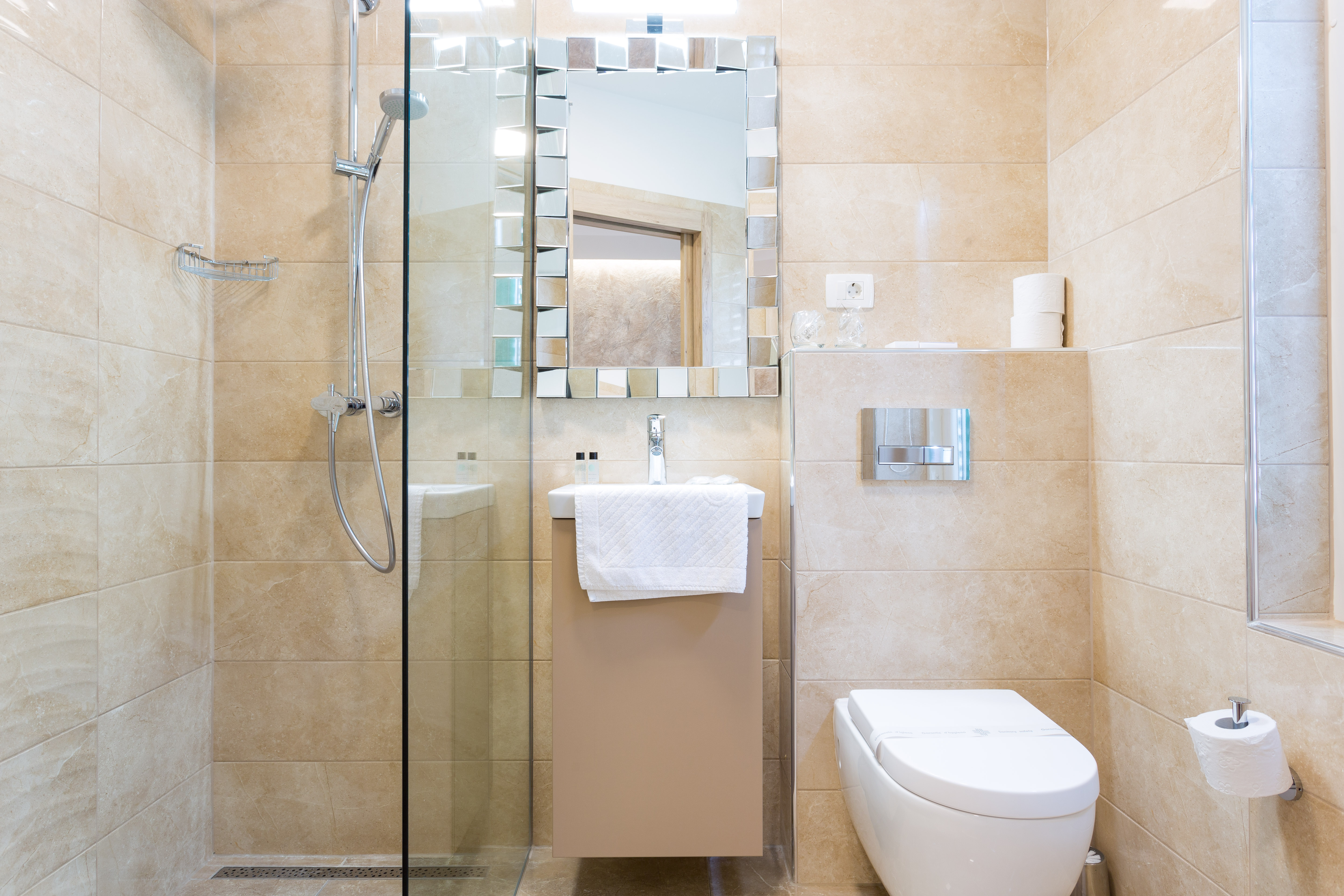 Central Pearl by Nono Ban