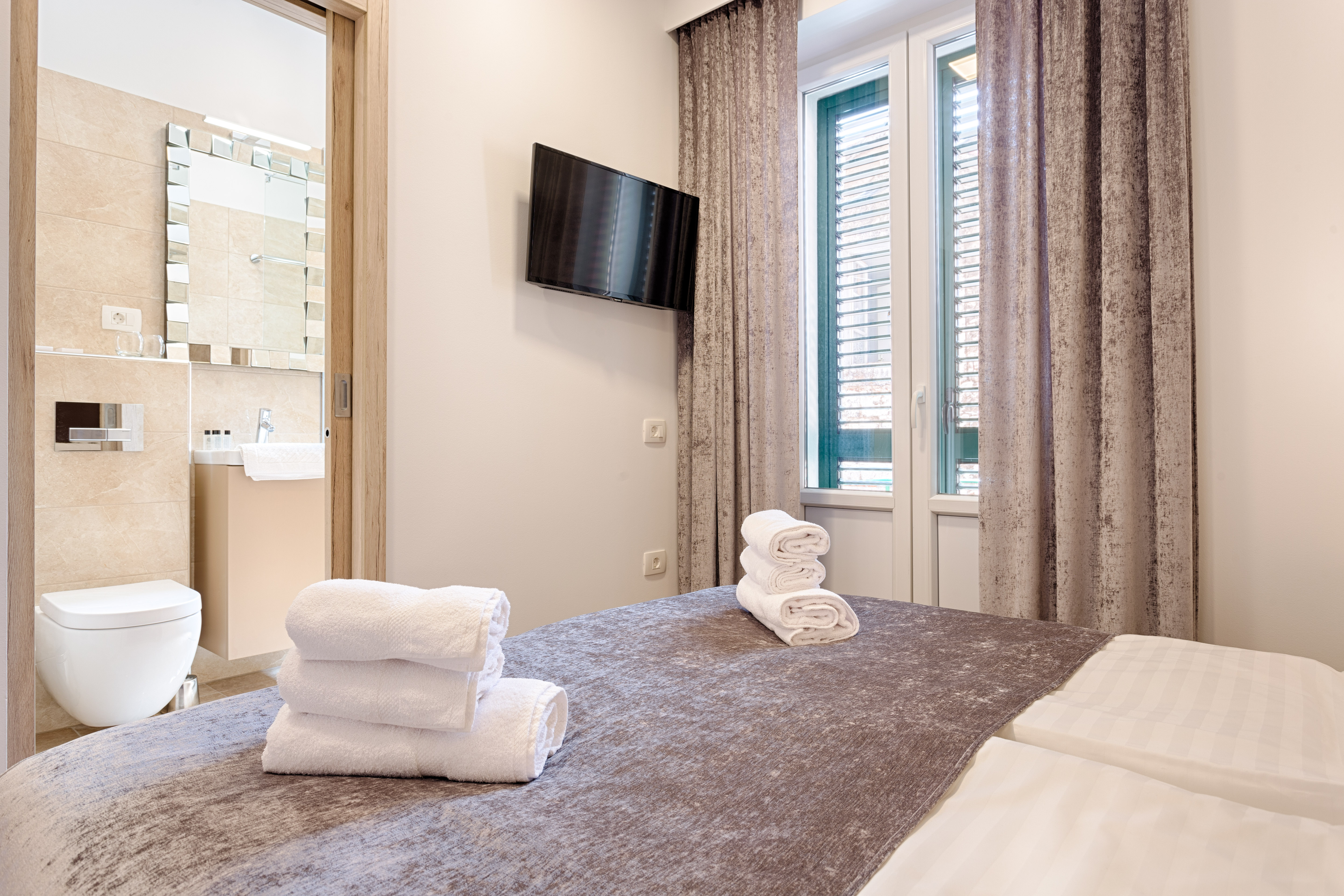 Central Pearl by Nono Ban