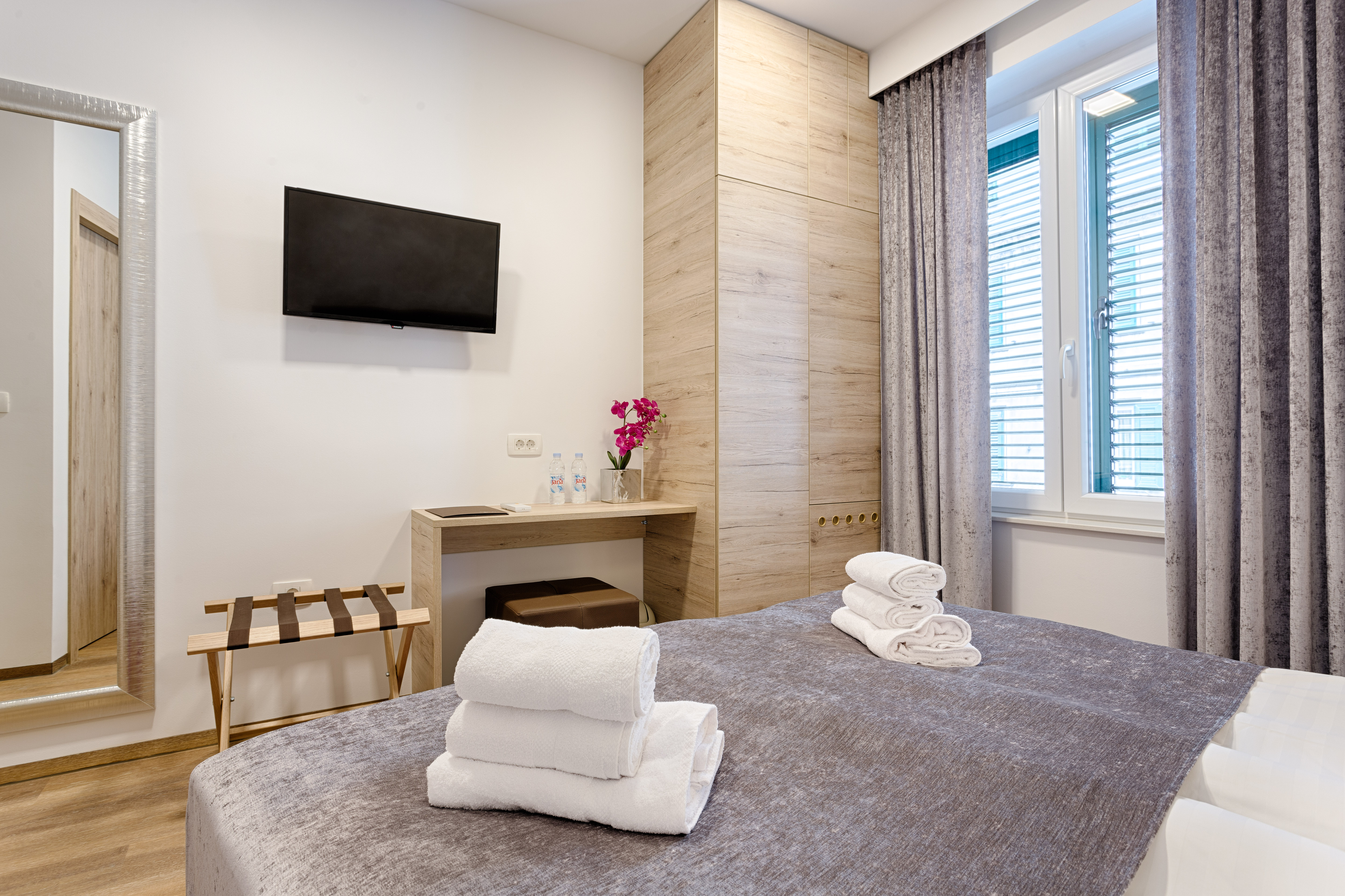 Central Pearl by Nono Ban