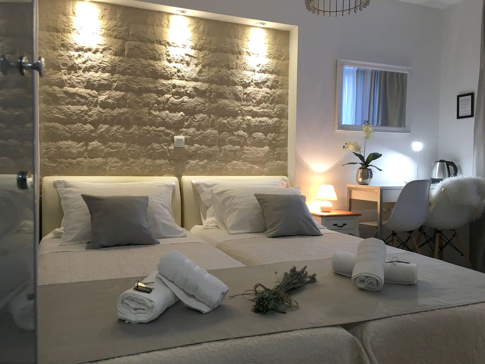 Central Split Apartments And Rooms Paese
