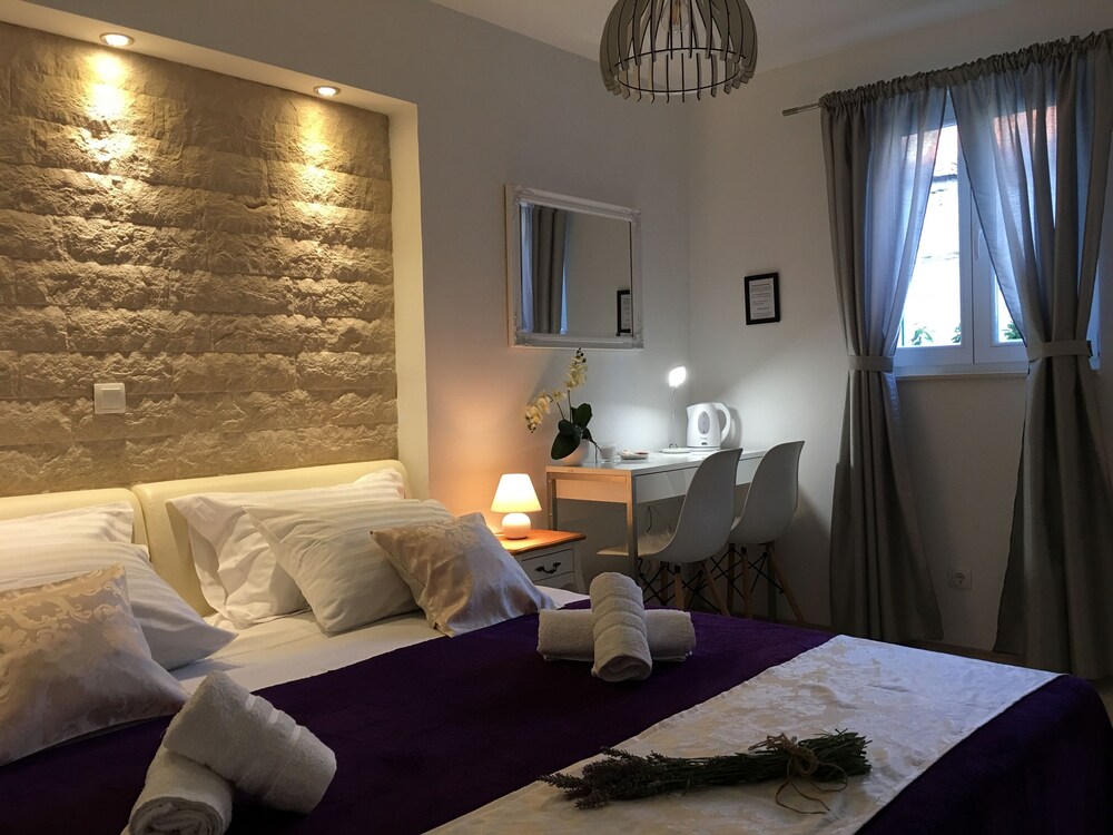 Central Split Apartments And Rooms Paese