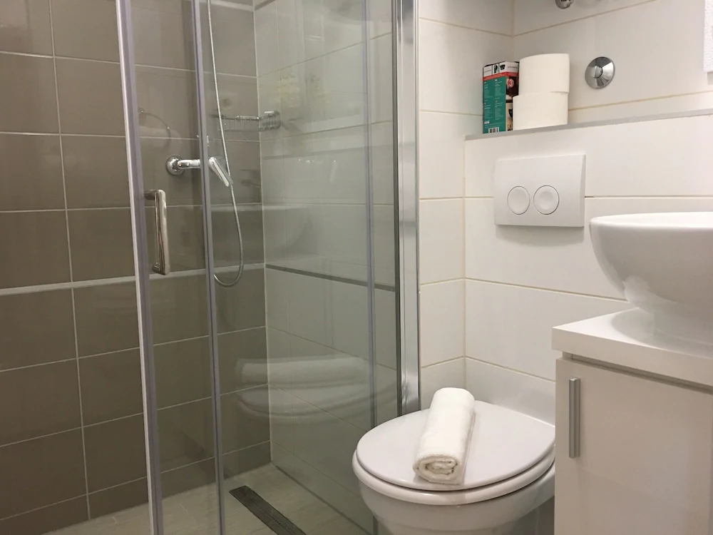 Central Split Apartments And Rooms Paese