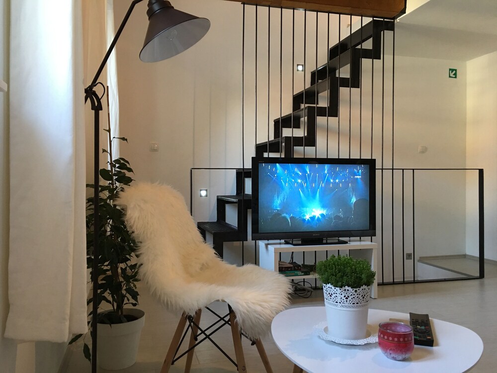 Central Split Apartments And Rooms Paese