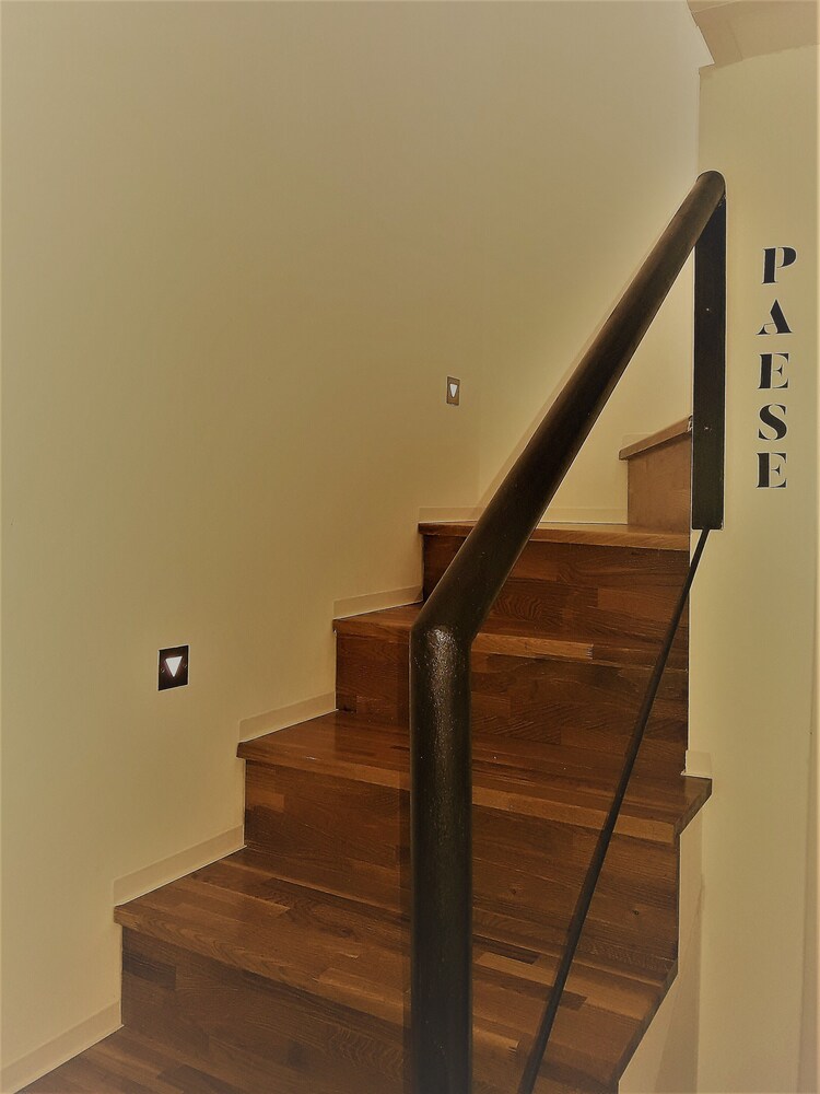 Central Split Apartments And Rooms Paese