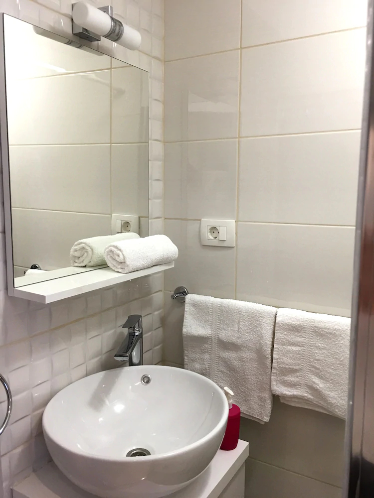 Central Split Apartments And Rooms Paese