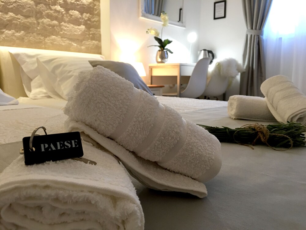 Central Split Apartments And Rooms Paese