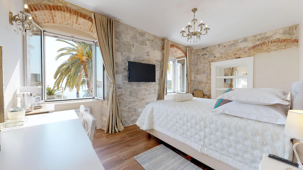 Chrysanta Apartments
