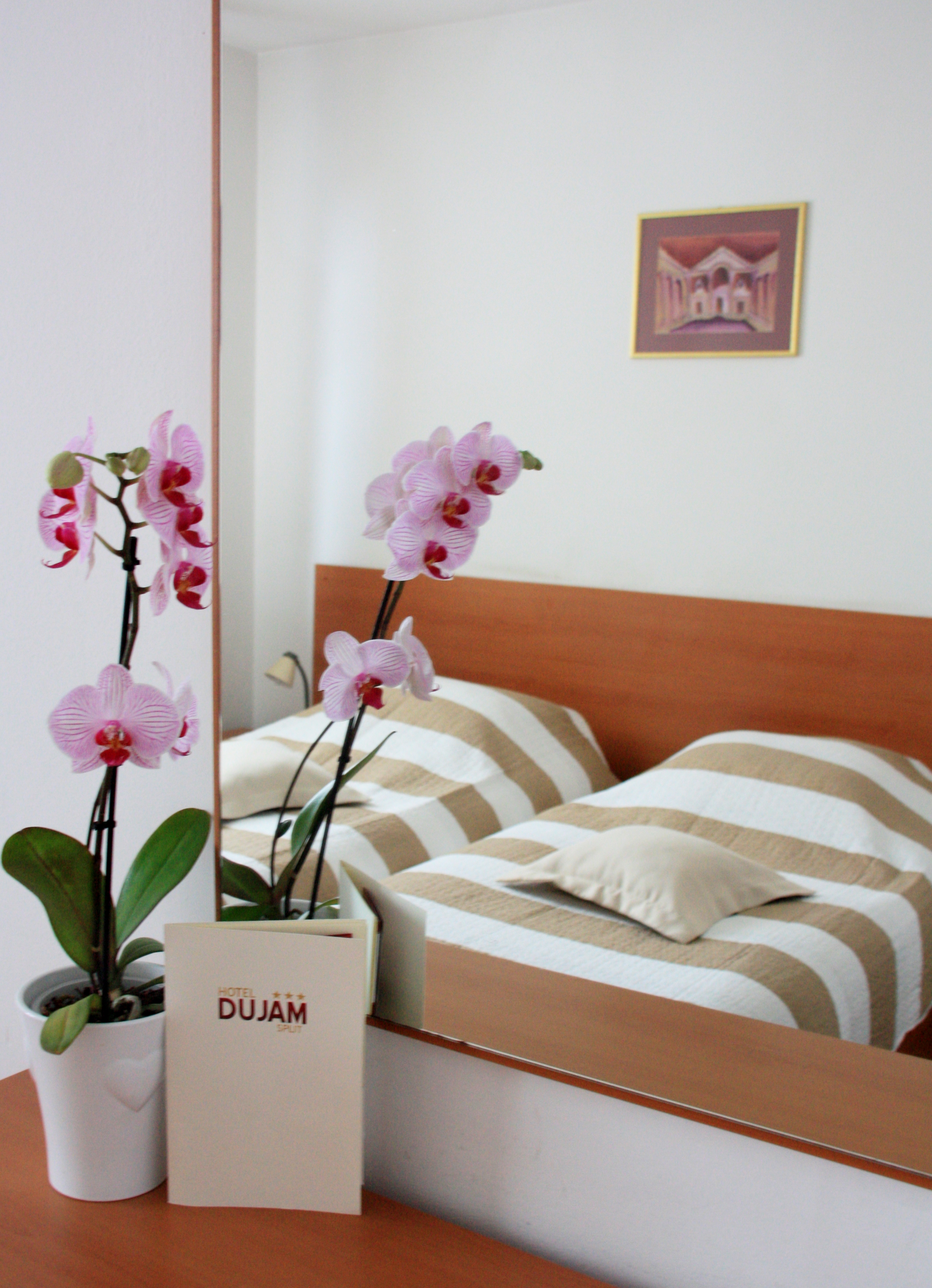 Dujam Hotel