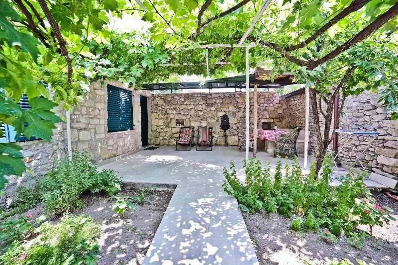 Garden Apartment Hotel
