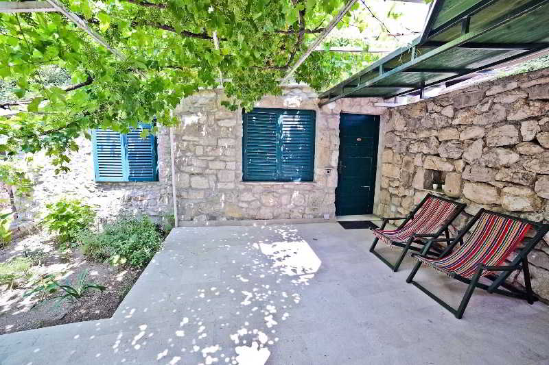 Garden Apartment Hotel