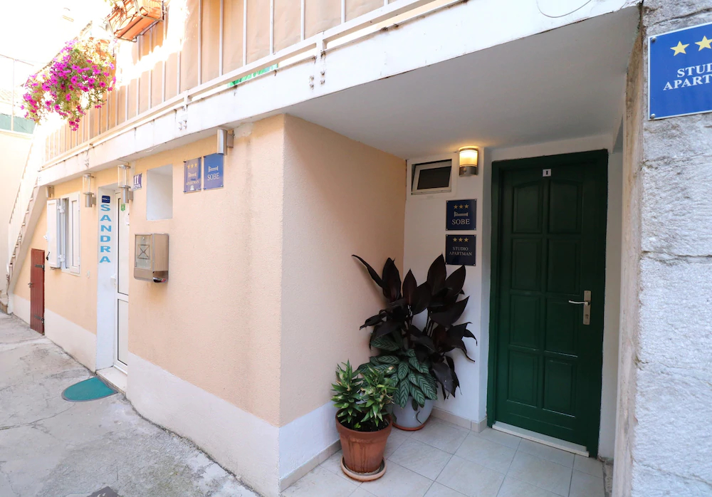 House Sandra - Guest House