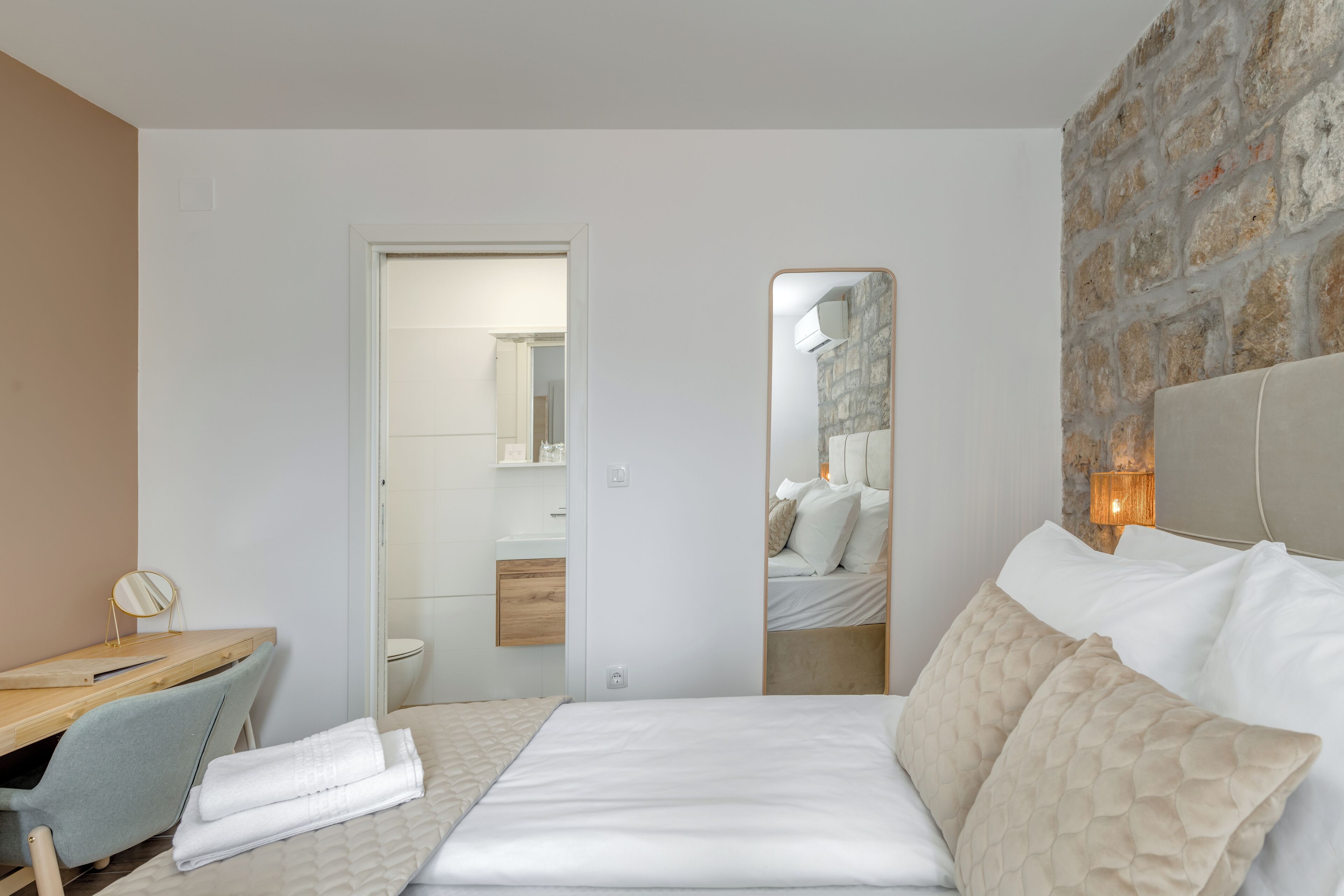 InMotion Luxury Rooms