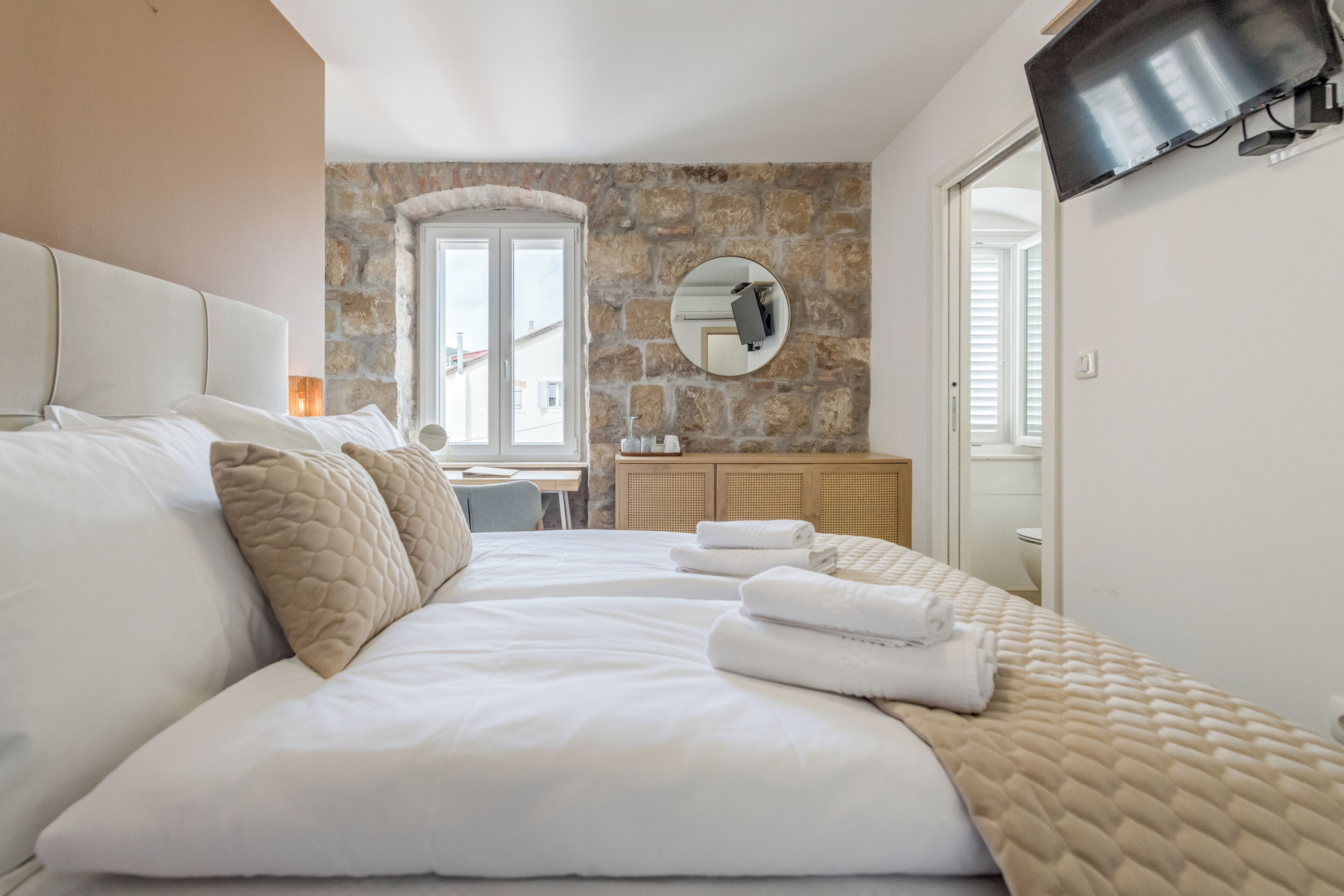 InMotion Luxury Rooms