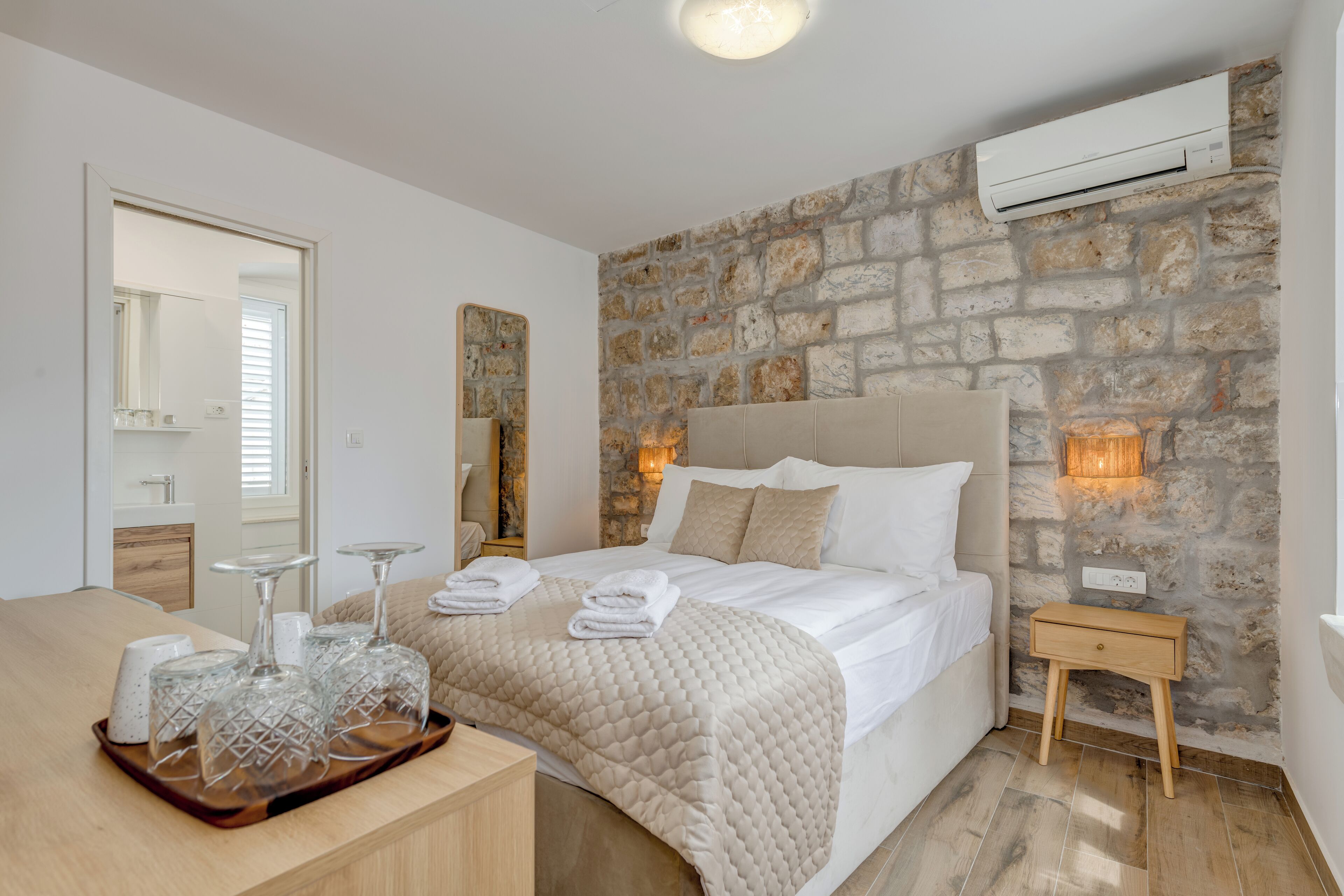 InMotion Luxury Rooms