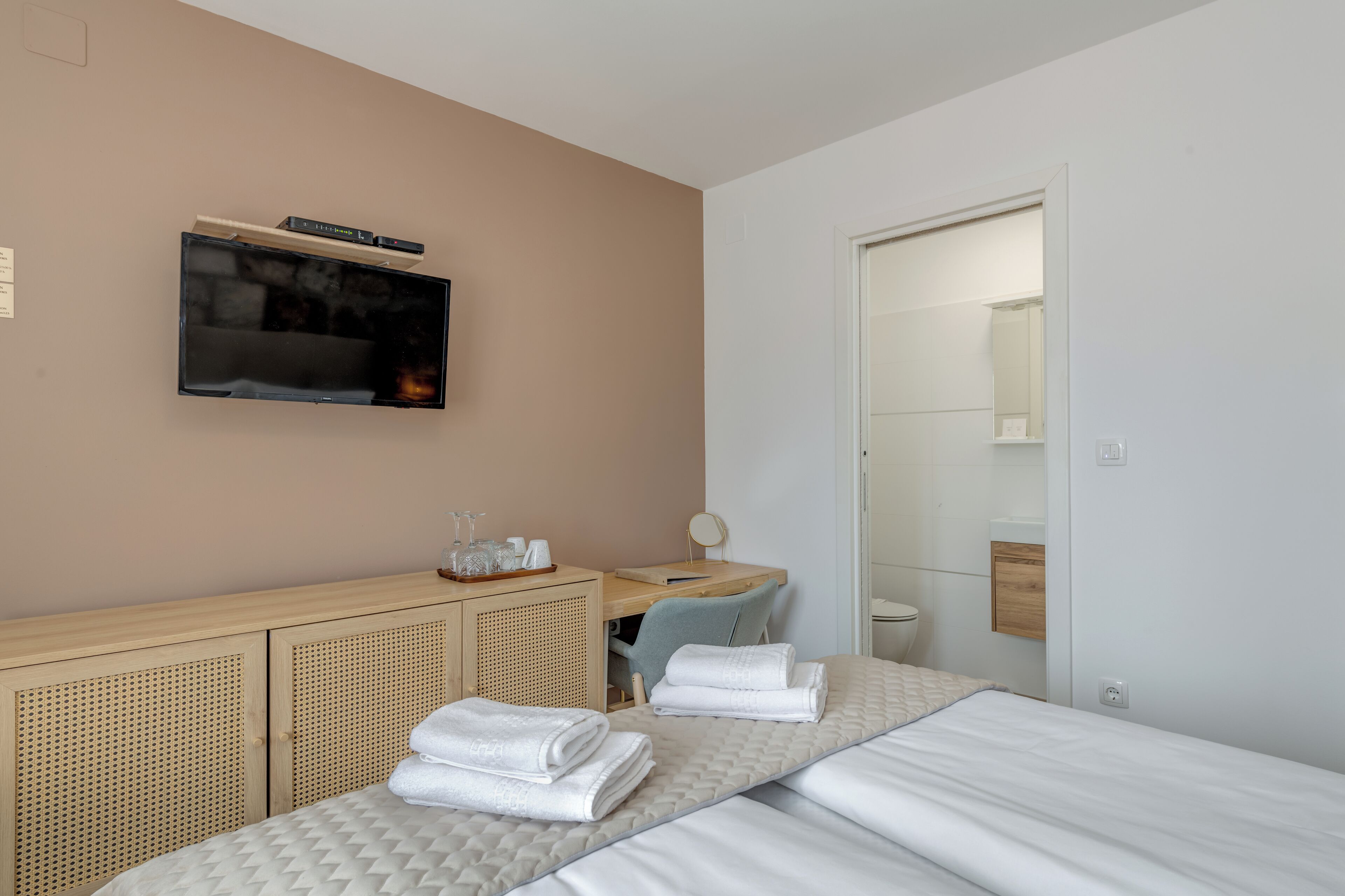 InMotion Luxury Rooms
