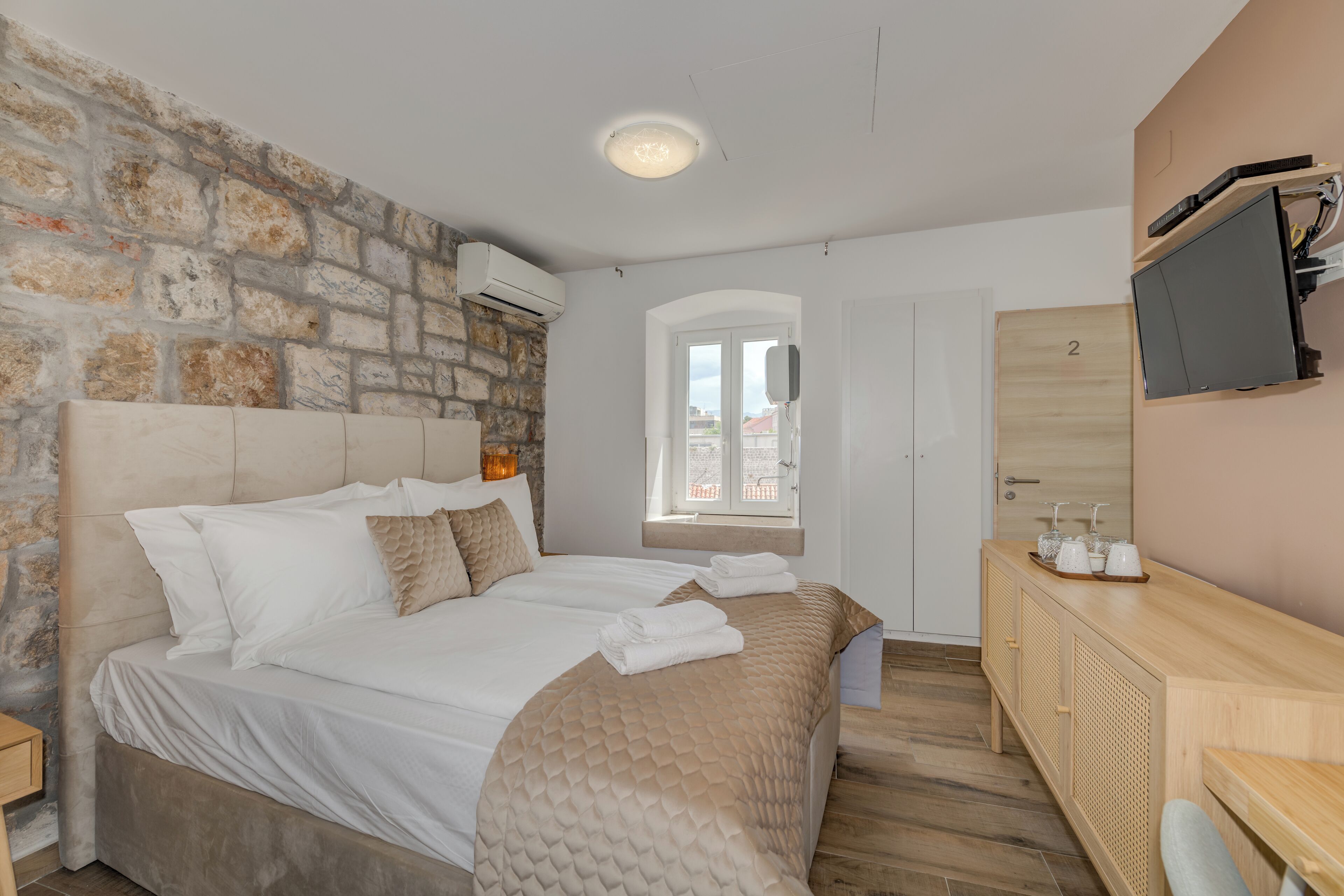 InMotion Luxury Rooms