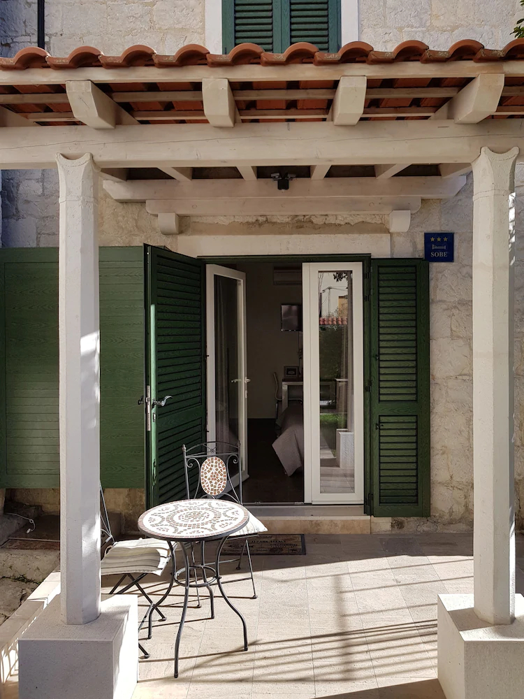 Jes boutique rooms
