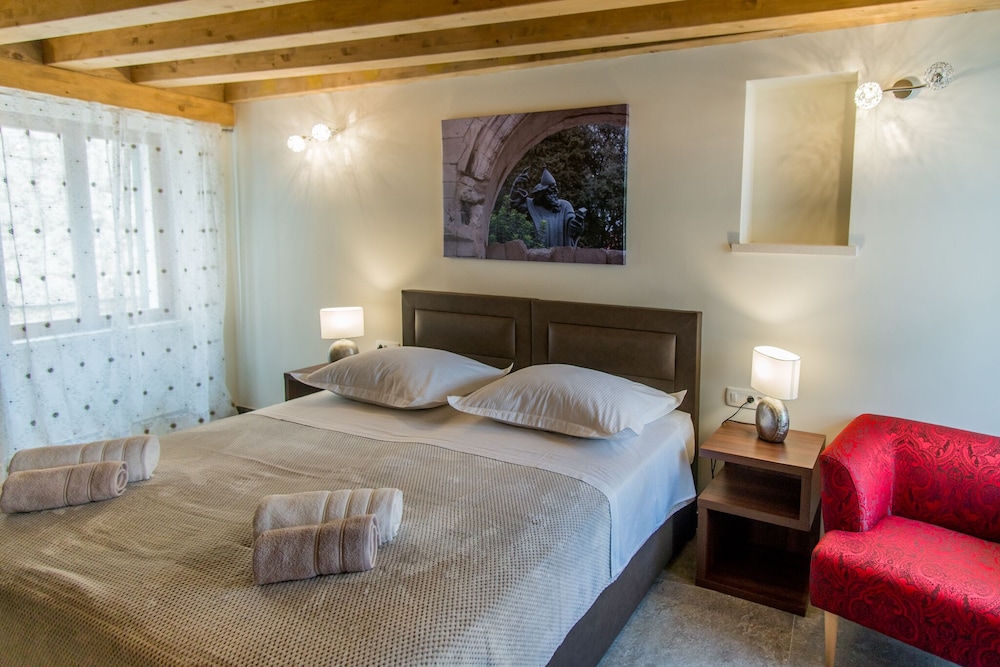 JR Luxury Guesthouse 2